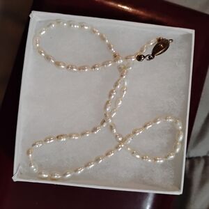 Classic White Pearl Necklace with Pendant and Elegant Design